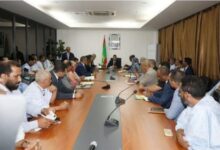 الوزير الأول لمسؤولي شركات ومكاتب الخبرة: تنفيذ بعض المشاريع يعاني من اختلالات غير مقبولة