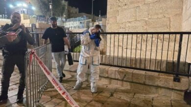 طعن ضابط شرطة صهيوني بالقدس المحتلة.. وفصائل المقاومة تبارك