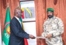 سائقو وملاك شاحنات موريتانية عالقين في معبر "كاديانا" المالي يناشدون الحكومة بالتدخل لإنهاء معاناتهم