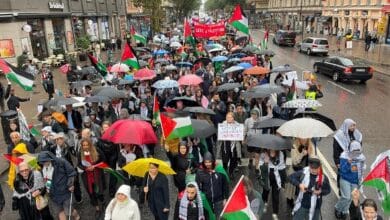 متظاهرون في ستوكهولم يطالبون بوقف حرب الإبادة الجماعية في فلسطين
