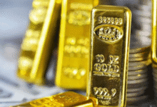 الذهب يرتفع مع تراجع الدولار وسط جدل ترامب والفيدرالي الأميركي