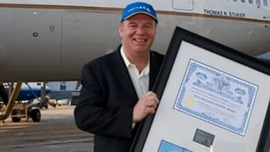 من رهاب الطيران إلى قطع 24 مليون ميل جوا ... رجل أمريكي يشتري السماء!