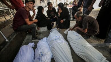 ارتقاء قرابة 100 شهيد في قطاع غزة منذ فجر السبت بينهم 6 من منتظري المساعدات