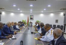 الوزير الأول يجتمع بالاتحادية الوطنية للصيد لبحث دعم القطاع الخاص وقطاع الصيد
