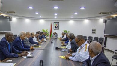 الوزير الأول يجتمع بالاتحادية الوطنية للصيد لبحث دعم القطاع الخاص وقطاع الصيد