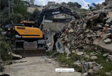 الاحتلال الصهيوني يجبر ثلاثة أشقاء على هدم منازلهم الثلاثة في رأس العمود