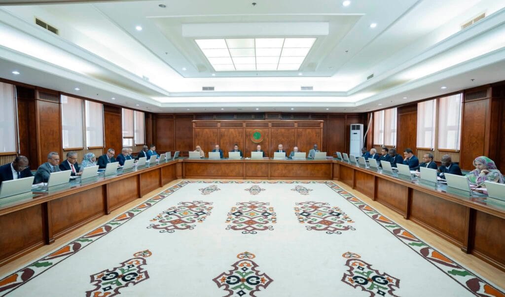 مجلس الوزراء ينهي اجتماعه بالقصر الرئاسي قبل قليل