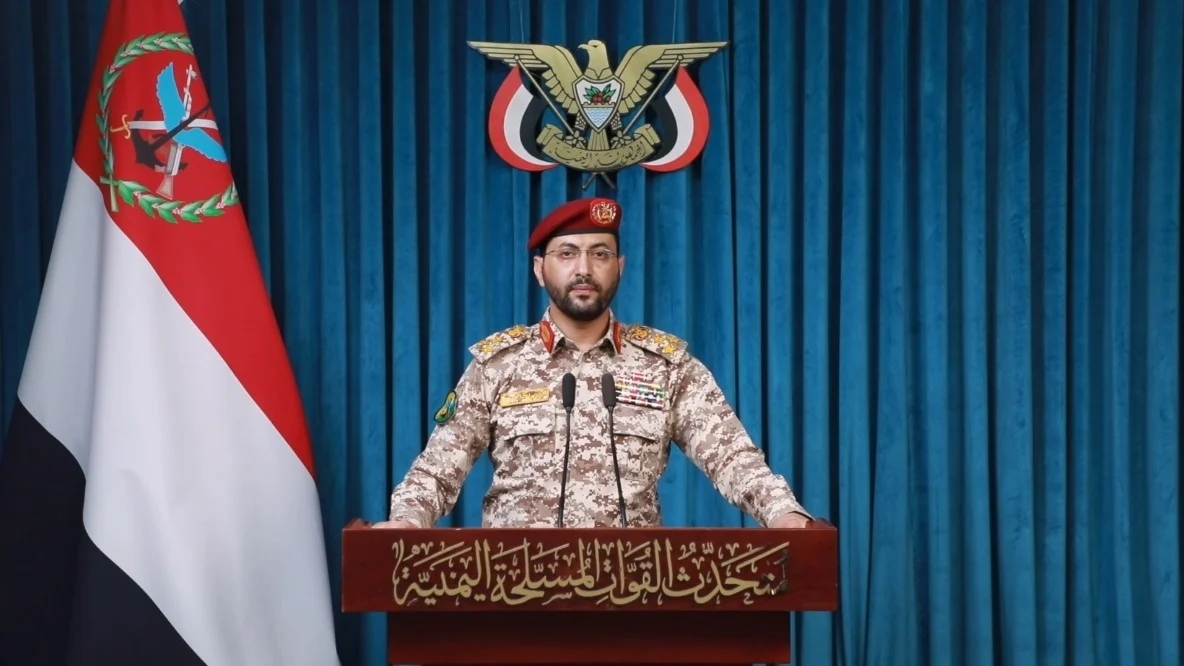 القوات اليمنية تقصف مطار أبها رداً على العدوان وتحذر شركات…