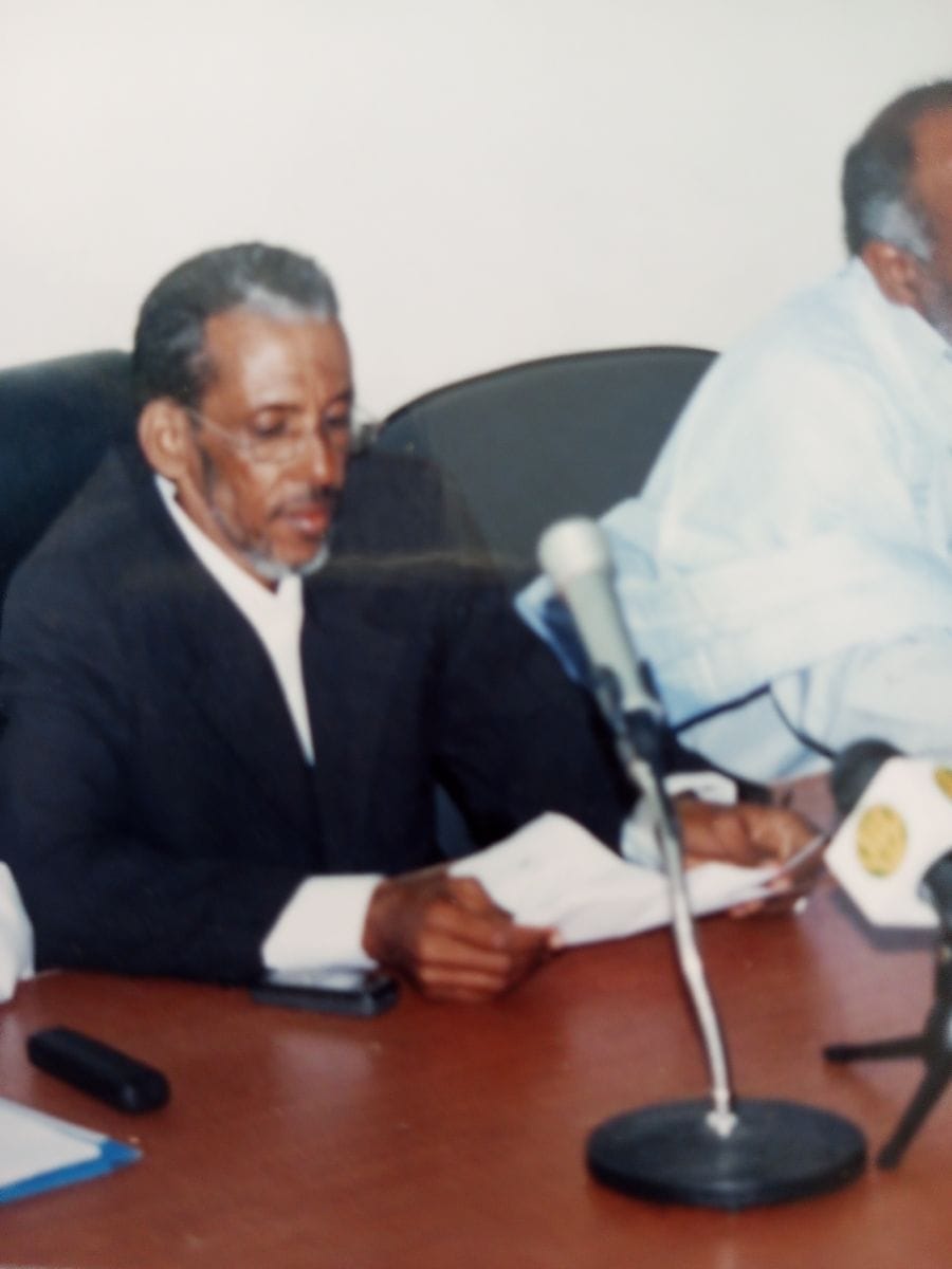 لكل فنٍّ أهلُه… قراءةٌ فنيةٌ في المؤتمر الصحفي للرئيس محمد…