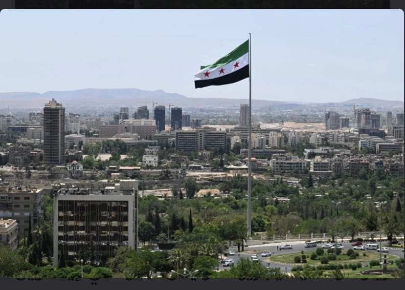 دمشق: انفجارات قرب مقر إقامة ماكرون والشرع يستقبله في القصر…