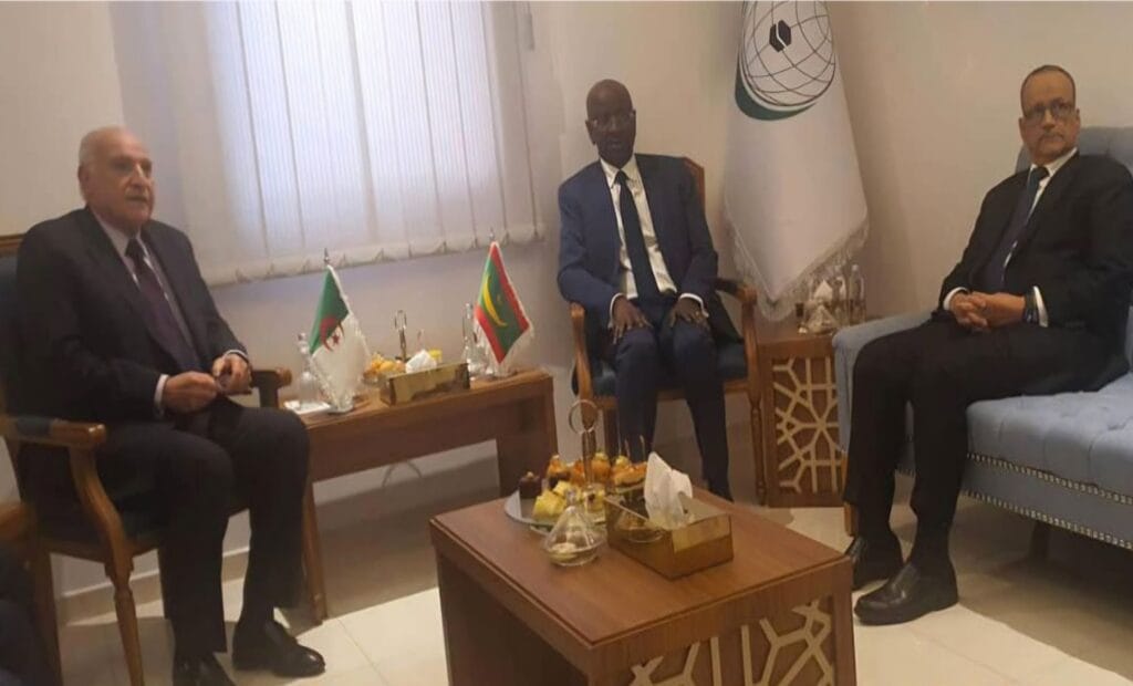 ولد مرزوك يجري مباحثات في جدة مع مسؤولين من الجزائر…