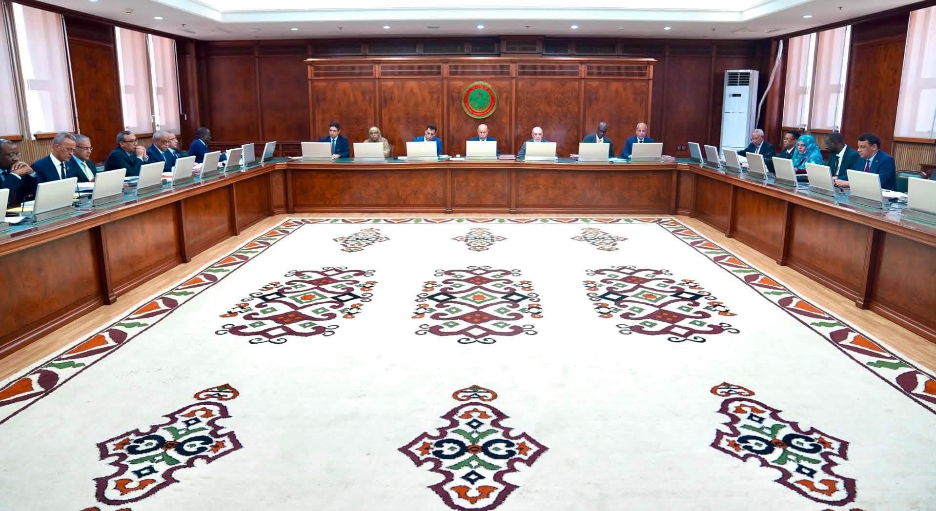 مجلس الوزراء يصادق على مشاريع لتعزيز مكافحة المخدرات ورقمنة السجل…