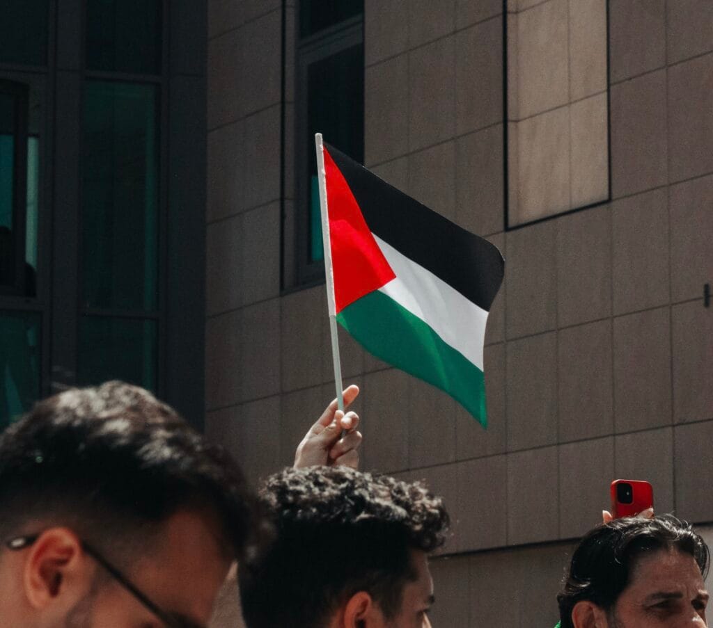 تراجع شعبية حماس في الضفة وغزة.. والبرغوثي يتصدر سباق الرئاسة