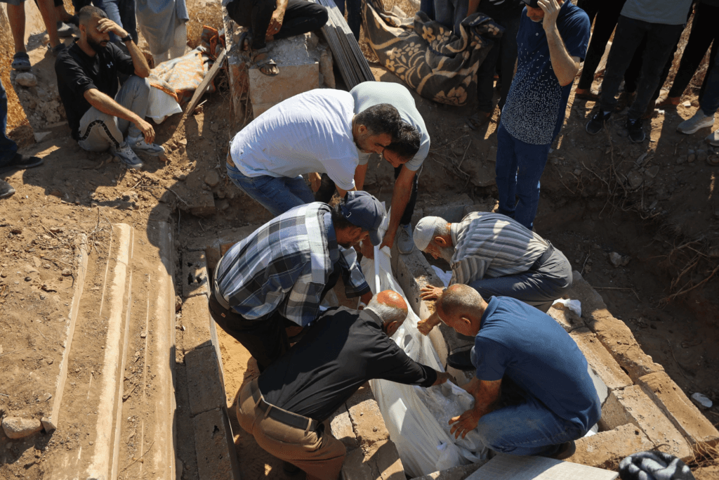 المكتب الإعلامي في غزة: 1254 شهيداً و4091 خرقاً إسرائيلياً للتهدئة…