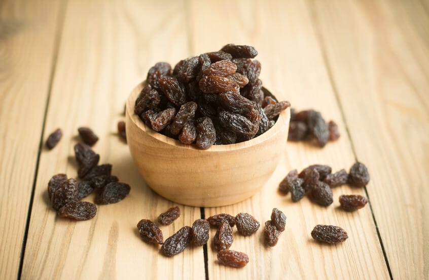 كيف يحول الزبيب وجبتك الصباحية إلى “إكسير حياة”؟