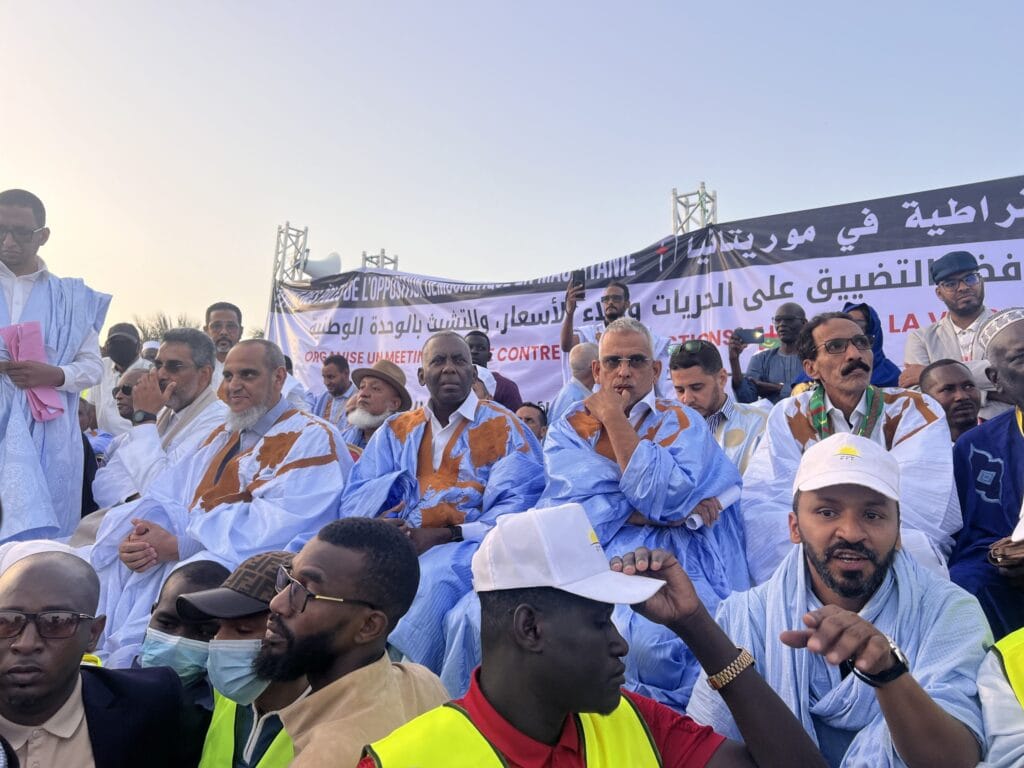 المعارضة الموريتانية ترفض الدعوات لمأمورية رئاسية ثالثة وتطالب بموقف واضح…