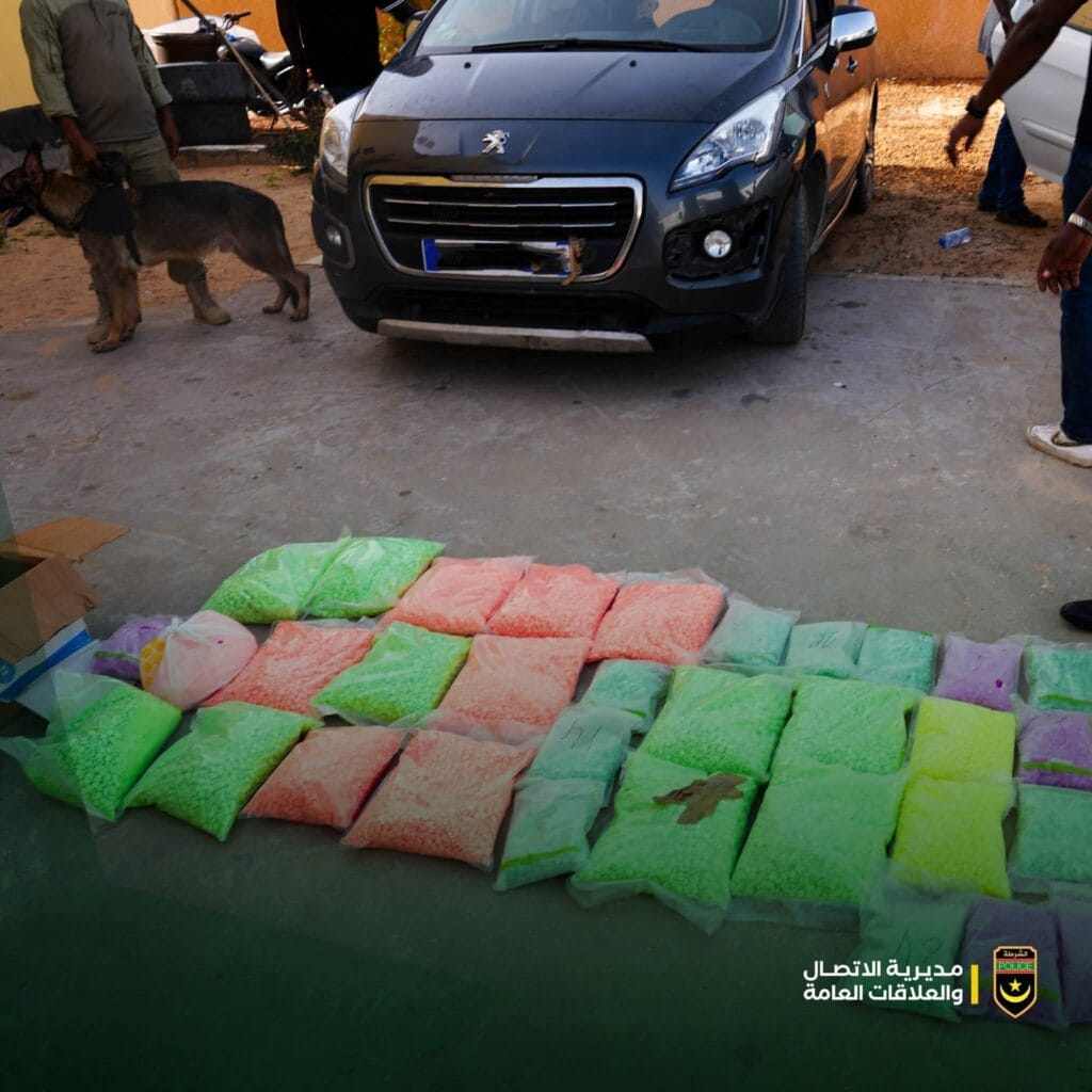 الشرطة تحبط تهريب 162 ألف قرص «إكستازي» مخبأة داخل 3…