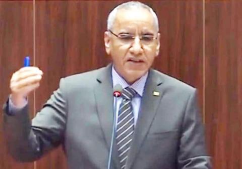 ولد محمد الأمين يستعرض أبرز إصلاحات الداخلية ويهنئ خلفه