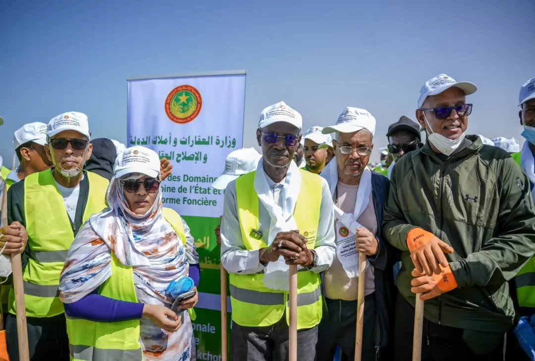 موريتانيا تطلق حملة لتنظيف 30 كيلومتراً من شاطئ نواكشوط